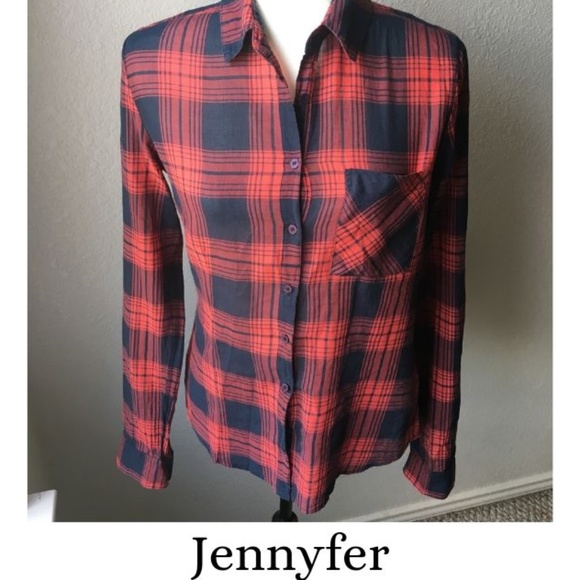 Jennyfer Tops - Jennyfer plaid button down long sleeve M